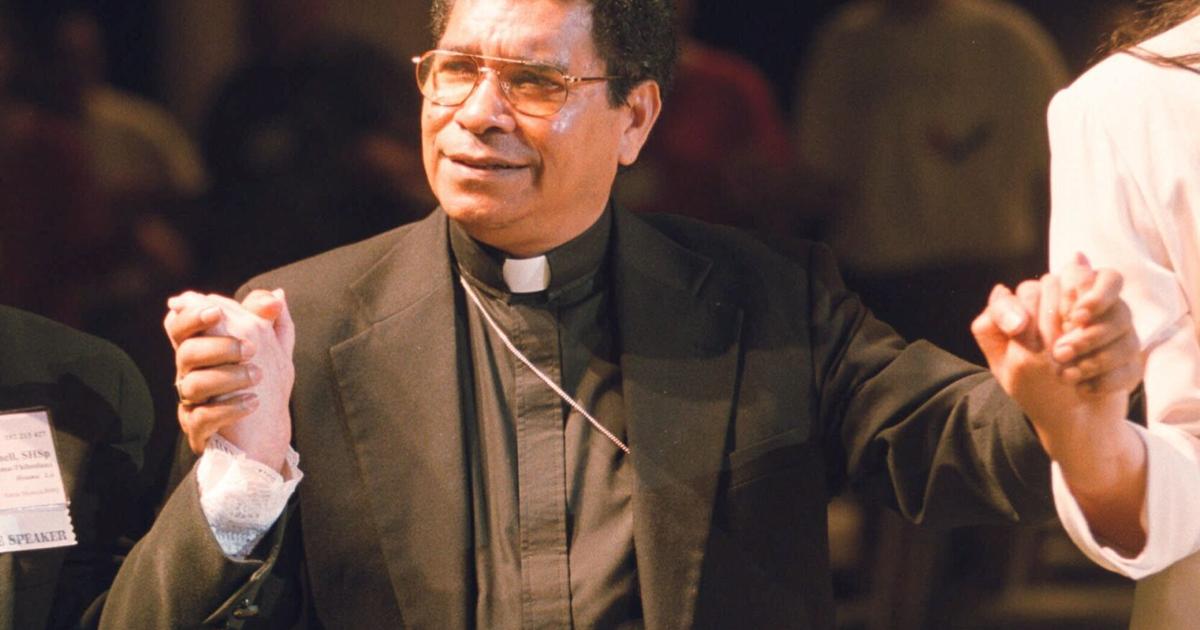 Bishop who won Nobel for work in Timor accused of sex abuse